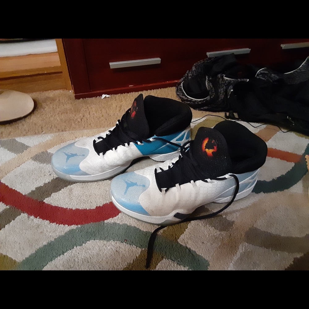 Super cute holographic toe Jordan Pumps